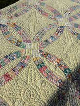 Load image into Gallery viewer, Vintage Wedding Ring Quilt
